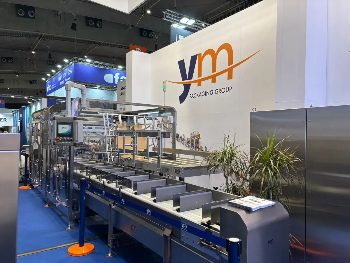 Encajadora wrap-around EPCP-15 en el stand de YM Packaging en Alimentaria FoodTech