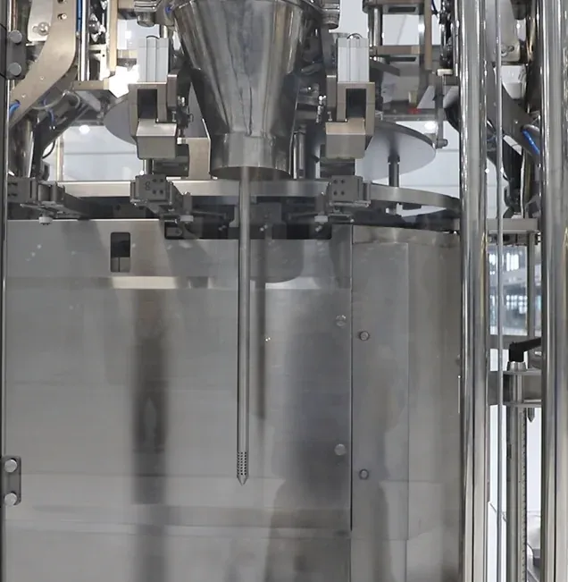 Filling hopper over the pouch station