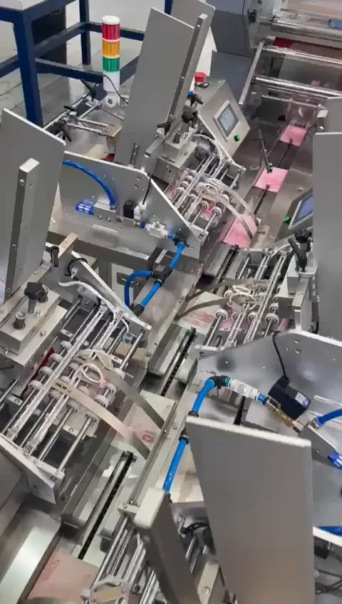 Alimentadores depositando el producto en la cinta de carga