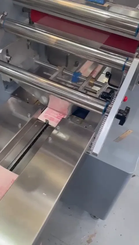 Producto avanzando sobre el film hacia el formador