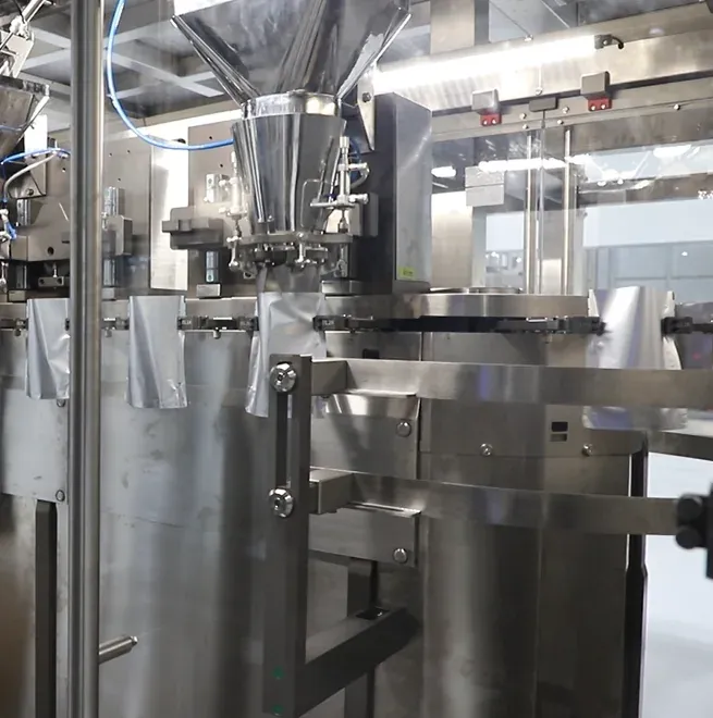 Dosing hopper above the pouch line