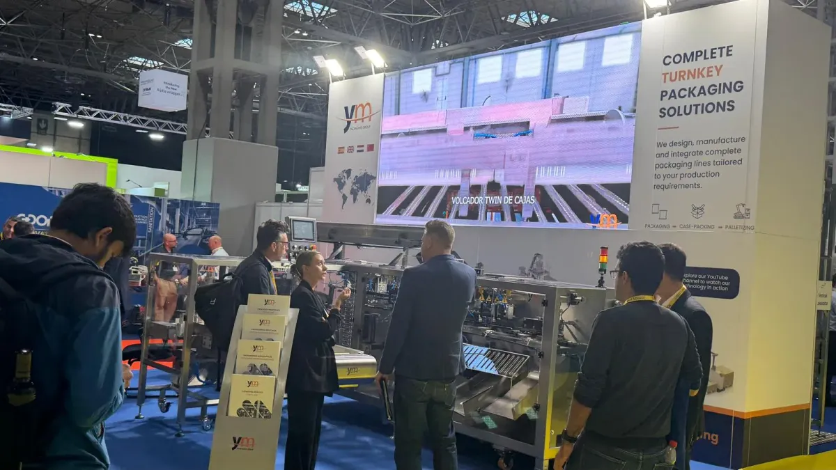 Visitantes en el stand H20 de YM Packaging en PPMA Total Show 2026