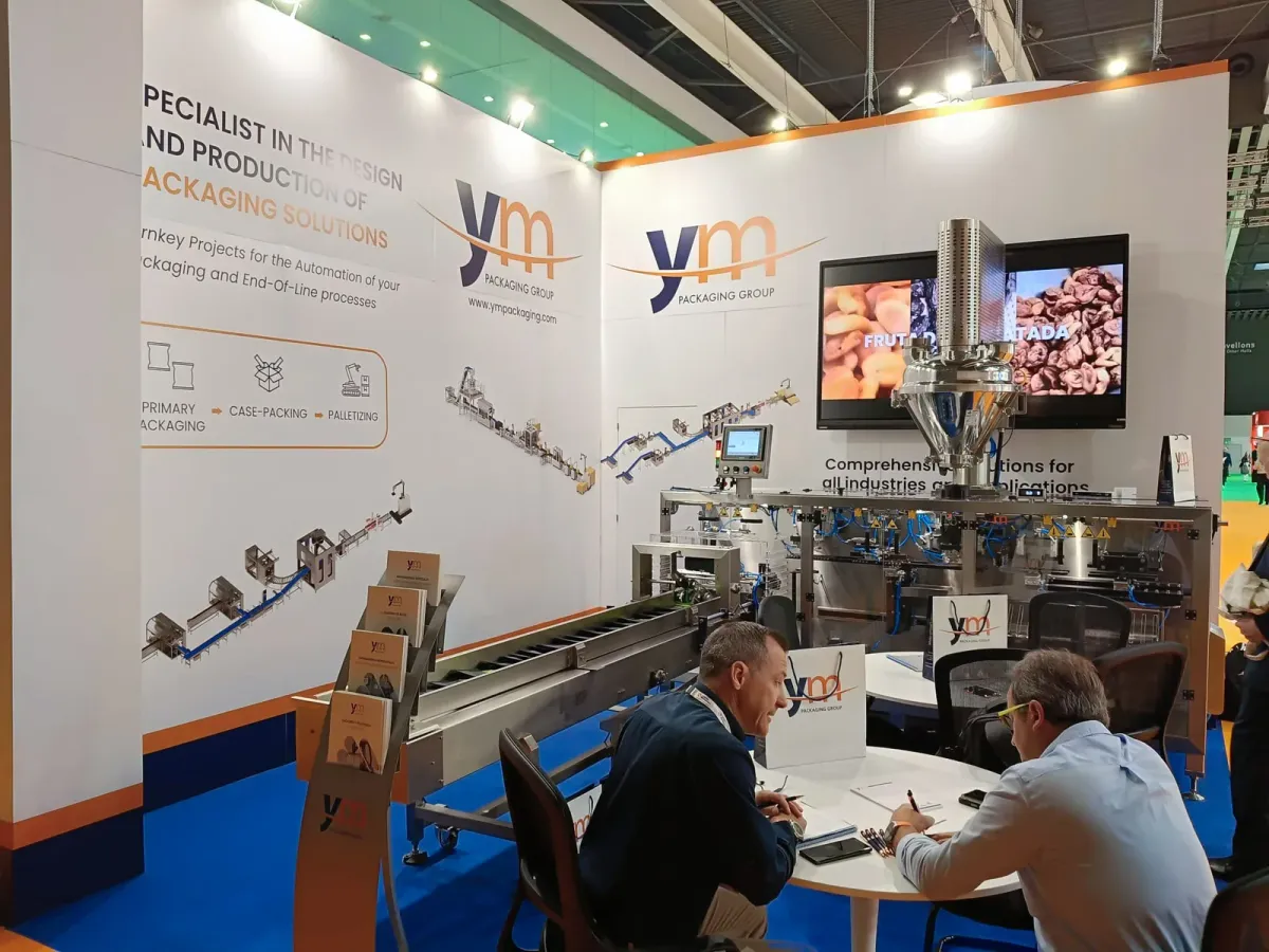 Machine EPJM 310 avec doseur à vis sur le stand de Vitafoods