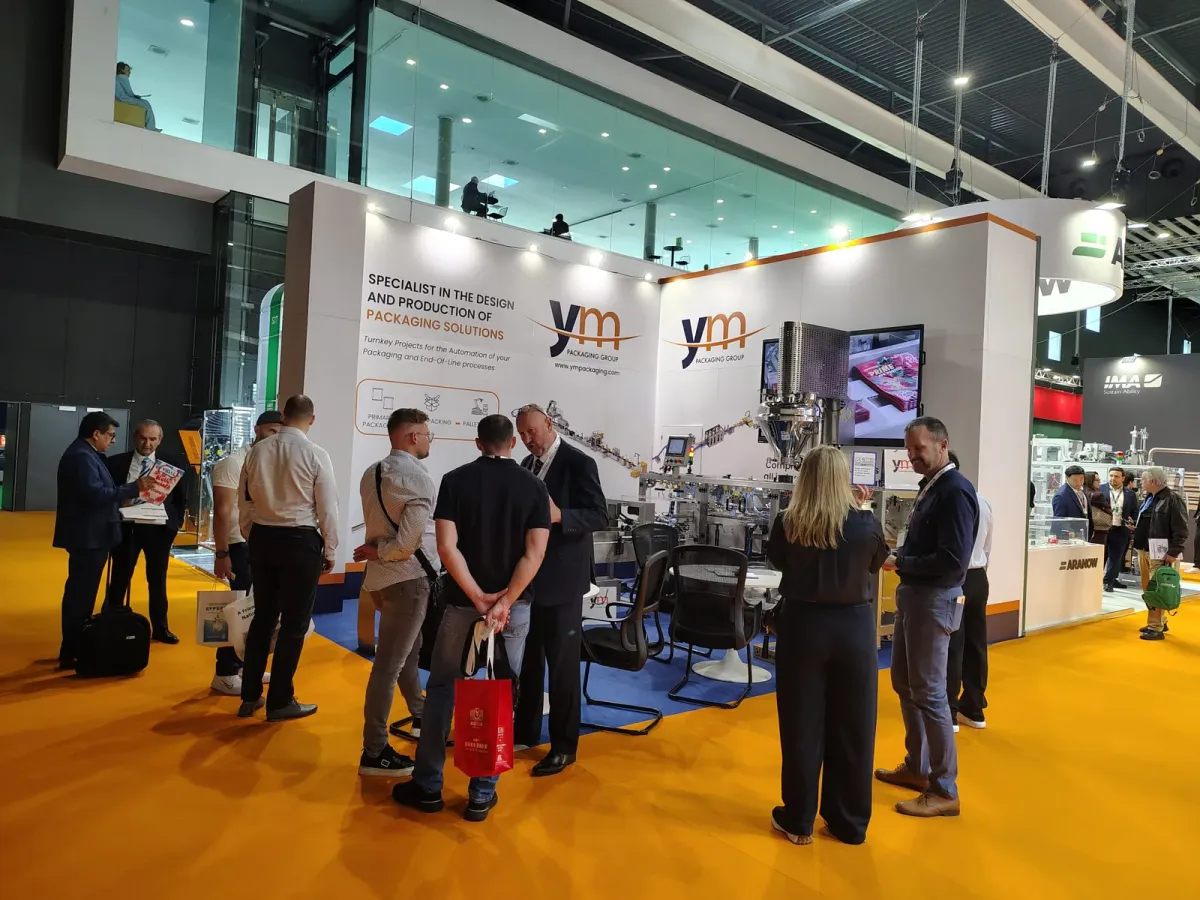 Visiteurs sur le stand YM Packaging à Vitafoods Europe 2026